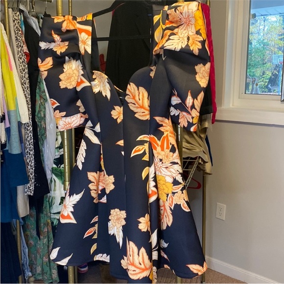 ASOS DESIGN - Black Mini Dress with Orange/Cream Flowers Size 8 - Picture 2 of 11